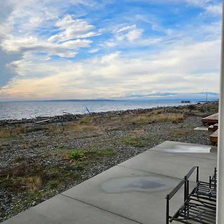 Modern Beachfront Stay At The Admiralty Retreat Coupeville Exterior photo