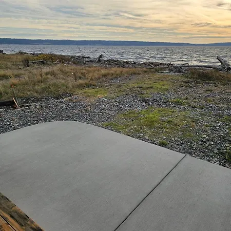 Modern Beachfront Stay At The Admiralty Retreat Coupeville Exterior photo