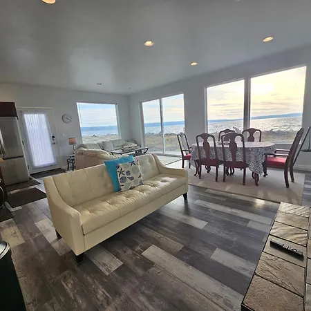 Modern Beachfront Stay At The Admiralty Retreat Coupeville Exterior photo