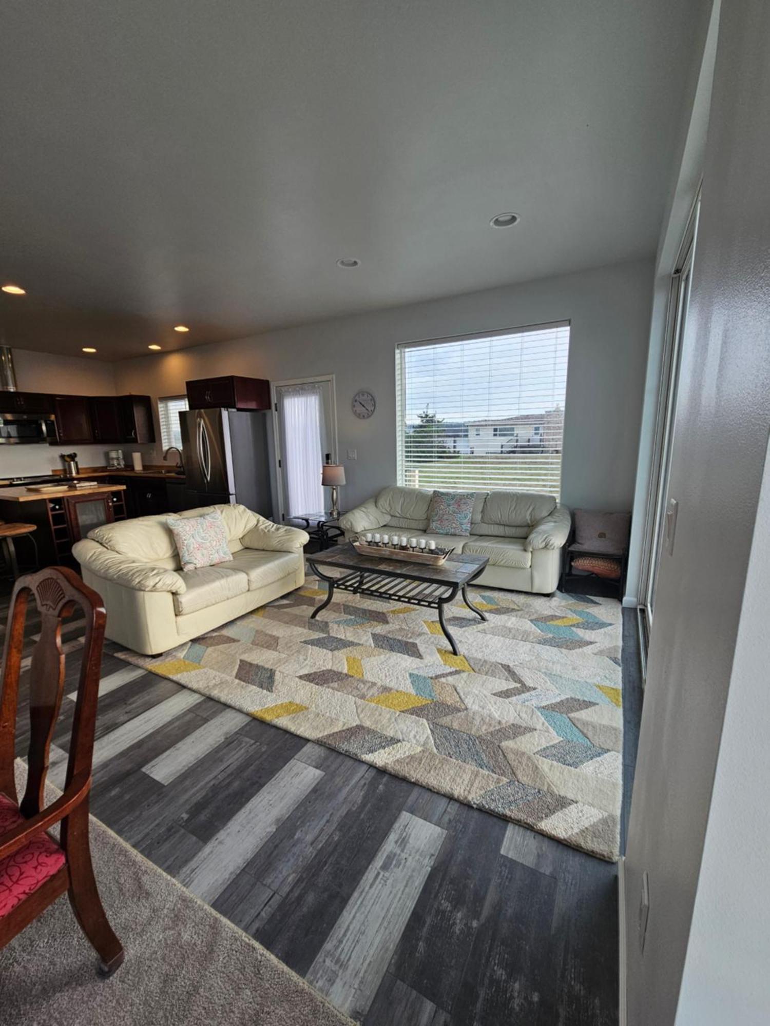 Modern Beachfront At The Admiralty Retreat Holiday home Coupeville