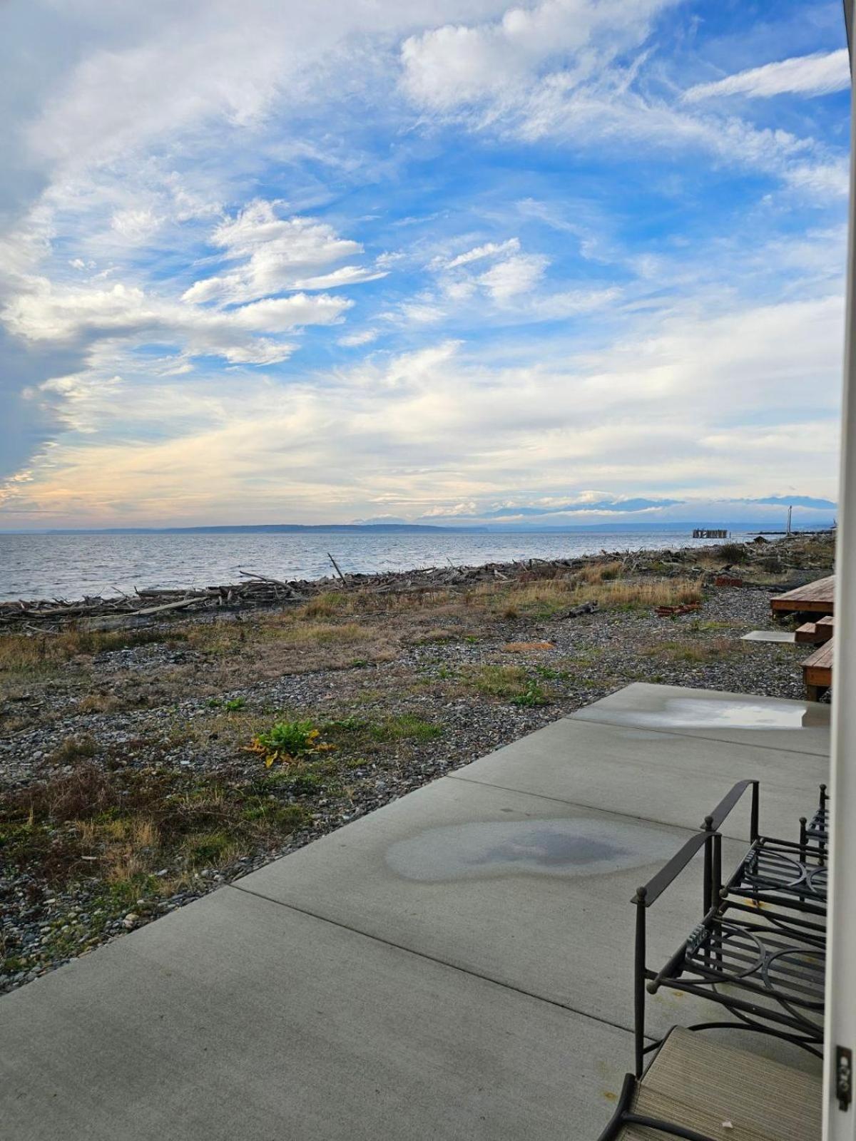 Holiday home Modern Beachfront At The Admiralty Retreat *