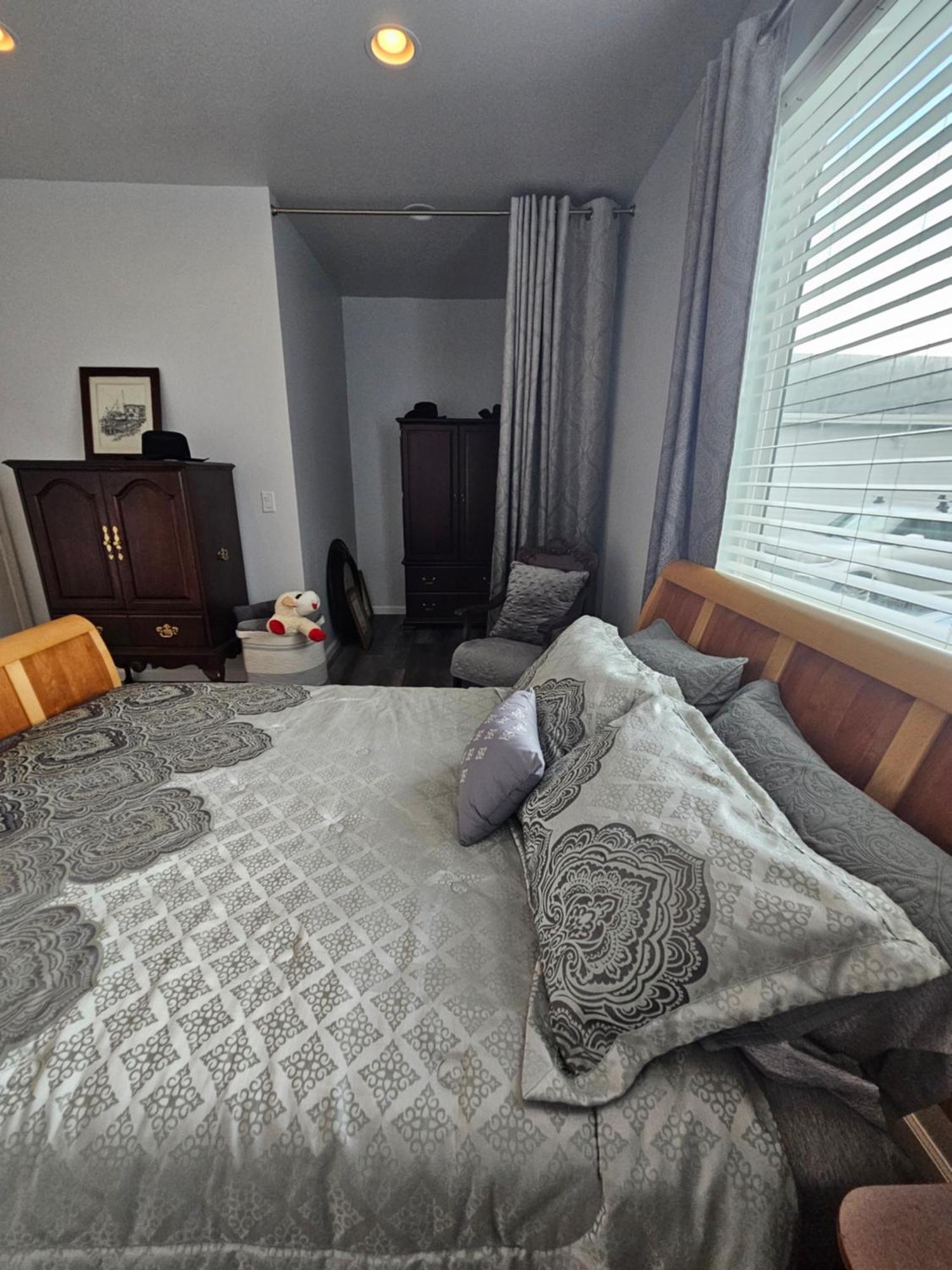 Modern Beachfront At The Admiralty Retreat Coupeville